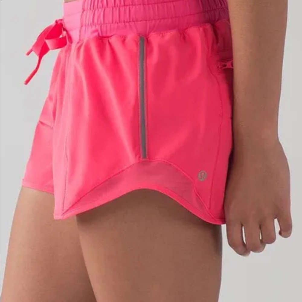 Lululemon hotty hot shorts w pocket in back